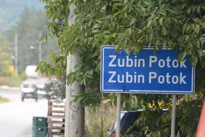 ZUBIN POTOK: Zapaljen automobil funkcioneru Srpske liste, novi pritisak na Srbe uoči izbora