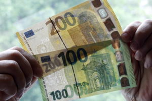 DINAR MIRUJE: Evro danas 117,5 po srednjem kursu