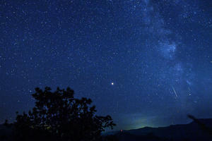 NEBESKI ŠOU! Zemlju noćas zasula kiša meteora, Beograđani golim okom posmatrali spektakl sa Avale