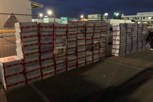 NEVEROVATNO! ZAPLENJENO 95.990 PAKLICA CIGARETA: Uhapšeni Novopazarci, sprečena trgovina NA CRNO (FOTO)