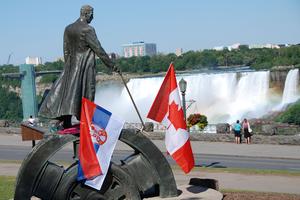 NIJAGARINI VODOPADI U BOJAMA SRPSKE TROBOJKE: Ovako će se na Sretenje u Kanadi slaviti Dan državnosti