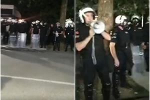 NIKŠIĆ NA NOGAMA: Pevalo se Oj Kosovo, Kosovo, a kad je policija poručila da se raziđu evo kakav odgovor su dobili VIDEO