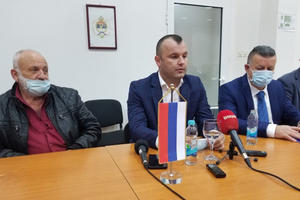 Aleksandar Simić i Mile Janjić zvanično odustali od kanidature za načelnika opštine Srebrenica i pružili podršku Mladenu Grujičiću