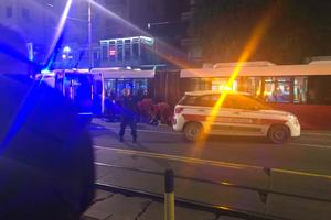 UŽAS NA BANOVOM BRDU: Muškarac pretrčavao ulicu, autobus ga udario, teško povređeni pešak hitno prevezen u bolnicu KURIR TV