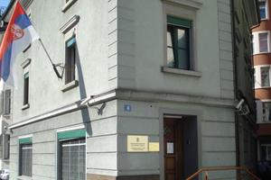 BRUKA U CIRIHU: Ustaški simboli na zgradi Generalnog konzulata Srbije