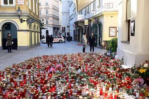 SKANDAL U BEČU! OSKRNAVLJENO MESTO TERORISTIČKOG NAPADA: Vandali uništili sećanje na žrtve Kujtima Fejzulaja
