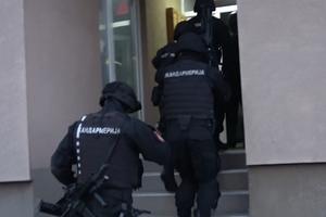 OŠTETILI PREDUZEĆE ZA 5 MILIONA EVRA! Velika akcija policije u Kikindi i Beogradu, uhapšeno ŠESTORO