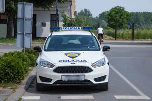 FILMSKA POTERA U SLAVONIJI: Policija jurila beli kombi koji prevozi migrante! Stali tek u totalnoj blokadi