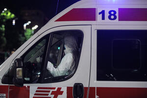 NOĆ U BEOGRADU: Motociklista povređen u udesu u Zemunu