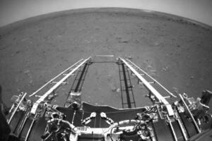 PRAVO SA CRVENE PLANETE Kina objavila prve slike svog rovera sa Marsa FOTO