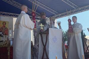 SLAVA U KONČAREVU: Svetu liturgiju služi patrijarh Porfirije, prisustvuju i Dačić, Antić i Palma