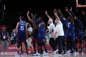 DRIM TIM ODUVAO KENGURE: Košarkaši SAD prvi finalisti Olimpijskih igara!