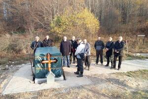 POSLE URAĐENE DNK ANALIZE: Posmrtni ostaci vojvode Begovića vraćeni u grob na planini Radan (FOTO)