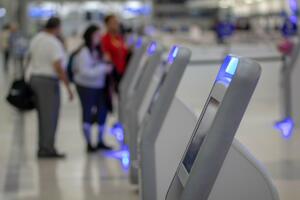 PUTNICI U AUSTRALIJI ŠOKIRANI: Obezbeđenje na aerodromu ima zakonsko pravo da im oduzme mobilne telefone i traži šifre