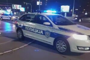 ALO, POLICIJA, PODMETNUTA MI BOMBA ISPOD AUTOMOBILA Uplašena žena digla ceo Kragujevac na noge (FOTO)