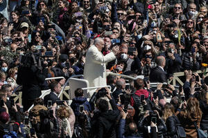HAKERI NAPALI SAJT VATIKANA: Napad usledio posle kritike Moskve na račun papa Franje