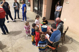 JEDINSTVENI OBIČAJ ZA VASKRS U SRBIJI: Dve susedne ulice u Prokuplju gaje nesvakidašnju tradiciju (FOTO)