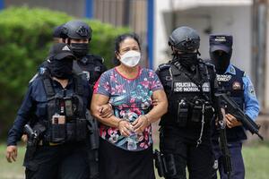 MAMA NA ČELU NARKO KLANA: Posle okršaja, uhapšena 61-godišnja žena koja je sa sinovima vodila kartel