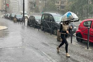 HITNO UPOZORENJE RHMZ! U narednih sat vremena jake grmljavinske oluje u OVIM MESTIMA u Srbiji, opasnost od grada i obilne kiše