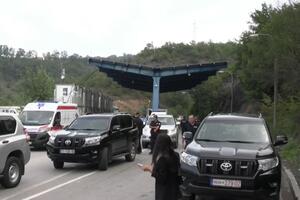 TEROR NAD SRBIMA: Tzv. kosovska policija na Jarinju uručila prvu opomenu vozilu registrovanom na KM tablice!
