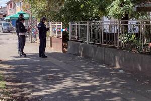 HOROR U NIŠU! KRVAVA ŽENA IZAŠLA NA ULICU: Policija u stanu u naselju Durlan zatekla i muškarca prerezanog vrata! (FOTO)
