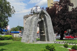 OTVOREN PARK MIRA U KRUŠEVCU: Spomenik je jedinstven u svetu, a ovakav park prvi u Srbiji (FOTO)