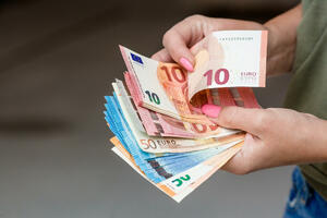 NEZNATNA PROMENA: Zvanični srednji kurs danas je 117,1927 dinara za jedan evro