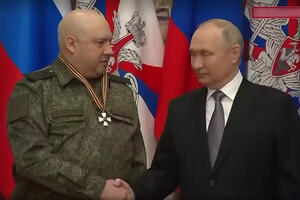 PUTIN ODLIKOVAO GENERALA SERGEJA SUROVIKINA: Komandant ruske vojske u Ukrajini dobio orden Svetog Đorđa 3. stepena! VIDEO