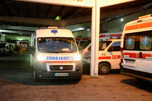 DEČAK PRETUČEN U ZEMUNU: Sa teškim povredama prevezen u Urgentni centar