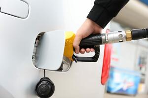 VOZAČI, OVO SU NOVE CENE GORIVA: Evo koliko će narednih 7 dana koštati dizel i benzin