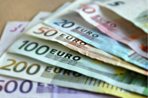 NEZNATNA PROMENA: Zvanični srednji kurs danas je 117,2043 dinara za jedan evro