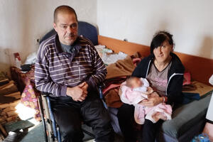 U KUĆI JANIĆIJEVIĆA ROĐENA BEBA POSLE 54 GODINE! Mirku amputirali nogu, a mesec dana kasnije Miroslava mu rodila sina (FOTO)