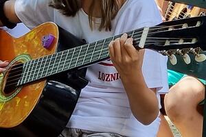 KAD MLADI ZASVIRAJU I PLANINA ZAPEVA: Završen Kamp Škole rok gitare na Gučevu
