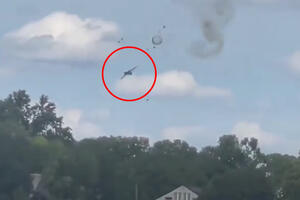 SRUŠIO SE BORBENI AVION MIG-23! Lovac pao na aeromitingu, objavljen ZASTRAŠUJUĆI snimak pada! (VIDEO)