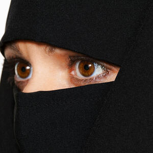 FRANCUSKA TUŽI UČENICU: Direktor devojčici rekao da skine hidžab, ona to