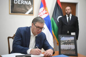 SRBIJA SAOSEĆA SA BOLOM PRIJATELJSKOG NARODA, SPREMNA JE DA POMOGNE: Predsednik Vučić se upisao u knjigu žalosti u ambasadi Libije
