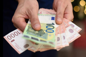 DINAR BEZ OSCILACIJA: Evro danas 117,12 po srednjem kursu