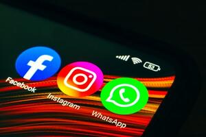 PALI INSTAGRAM I FEJSBUK: Korisnici OVIH društvenih mreža MASOVNO prijavljuju PROBLEME, ništa NE FUNKCIONIŠE, svi su u HAOSU