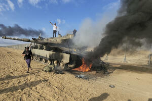 UŽASAVAJUĆE! VOJNICIMA ODSECALI GLAVE I PRSTE: Jeziva scena zabeležena nakon napada na vojni objekat na jugu Izraela (FOTO)