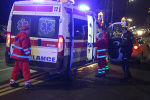 TEŽAK UDES U BEOGRADU: Automobil se zakucao u skuter, jedna osoba povređena (FOTO)