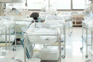 U SRBIJI U 2023. ROĐENO 56.000 BEBA: Porodilišta su puna, a da bi bilo još više beba - parovima pomaže i vantelesna oplodnja