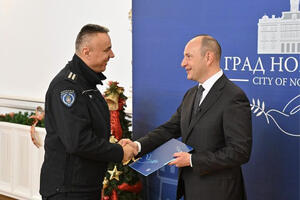 GRADONAČELNIK MILAN ĐURIĆ NAGRADIO najbolje policajce i inspektore; Priznanje za hrabrost i požrtvovanost