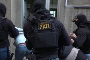 AKCIJA POLICIJE U BEOGRADU! Specijalci UKP upali u objekat na Čukarici, pohapsili "šverc" klan - zaplenjen VREDAN TOVAR! (FOTO)