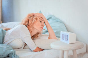 Manje od 5 sati sna povećava rizik od moždanog i srčanog udara: Opasnosti izložene žene srednjih godina
