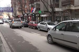 KOSOVSKA POLICIJA PRETRESA APOTEKE?! Akcija u Zvečanu završena, ona u Severnoj Mitrovici još traje (VIDEO)