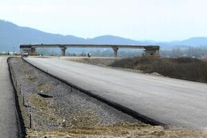ŠABAC SVE BLIŽI LOZNICI: Počelo asfaltiranje budućeg brzog puta (FOTO)