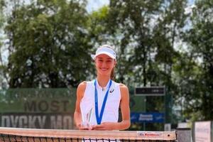 SRBIJA IMA NOVO TENISKO ČUDO! Fantastična Luna (14) došla do finala na prvom profesionalnom turniru u karijeri!