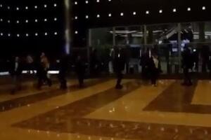 TRENUCI UŽASA U MOSKVI: Isplivao NAJNOVIJI snimak, ljudi panično beže dok terorista puca na njih (UZNEMIRUJUĆI VIDEO)