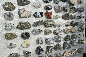 NEOBIČNA ZAPLENA NA HORGOŠU: Policija sprečila krijumčarenje 63 minerala