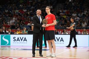 TOPIĆ DOBIO PRESTIŽNU NAGRADU: ABA liga uručila vredan trofej mladom košarkašu Crvene zvezde